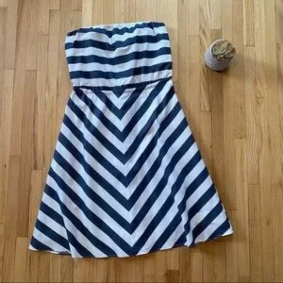Outback Red Nautical Strapless Chevron Stripe Navy & White Dress Size S - Picture 10 of 10